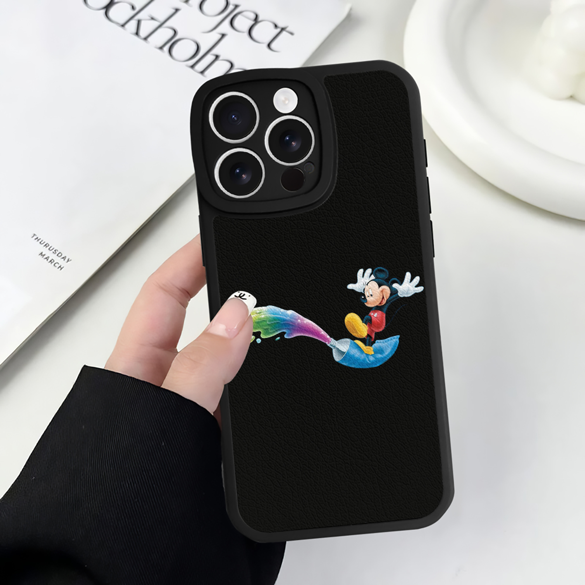 （画像用） ミッキーマウス Mickey Mouse 【iPhone 16シリーズ対応】シリコンスマホケース（レザー調） 材質：シリコン